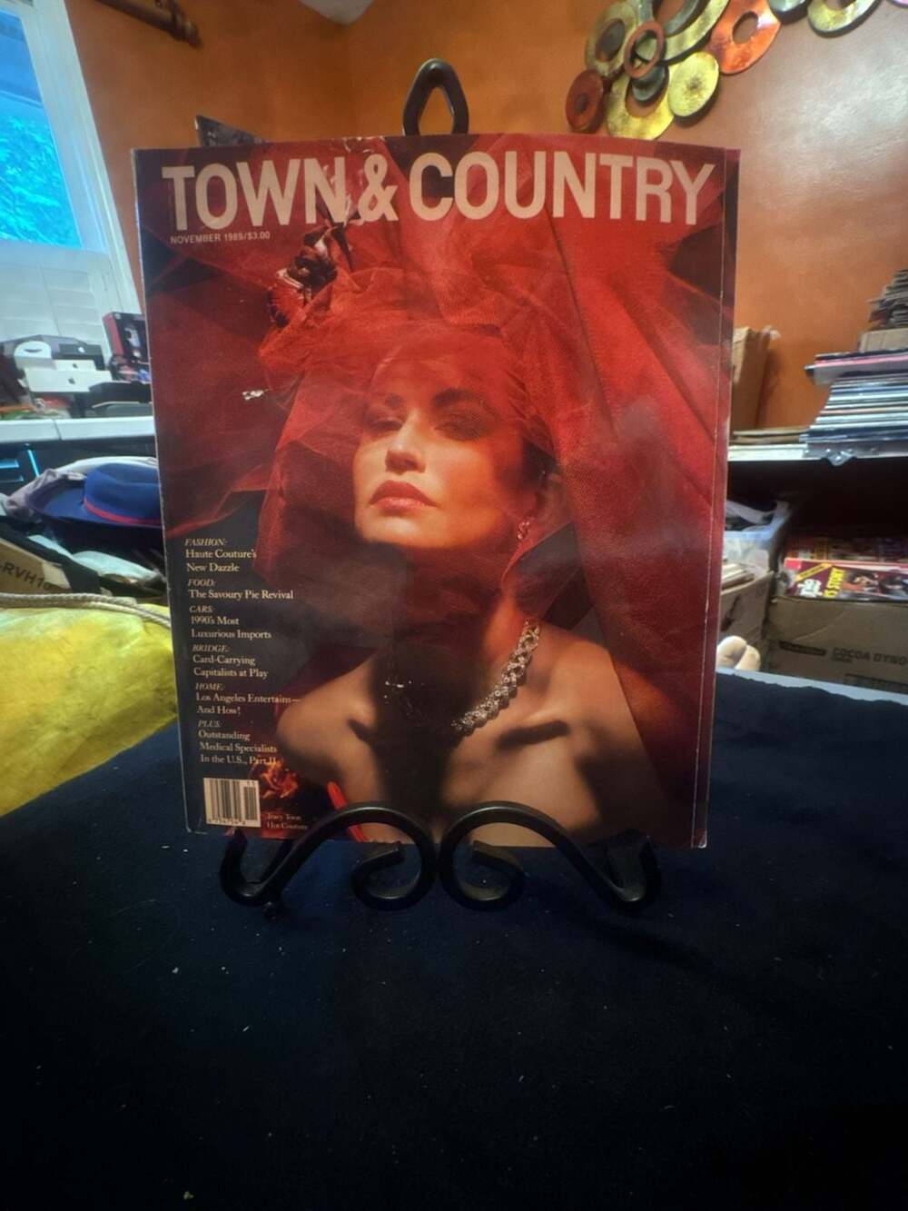 Town & Country Magazine November 1989 Edition